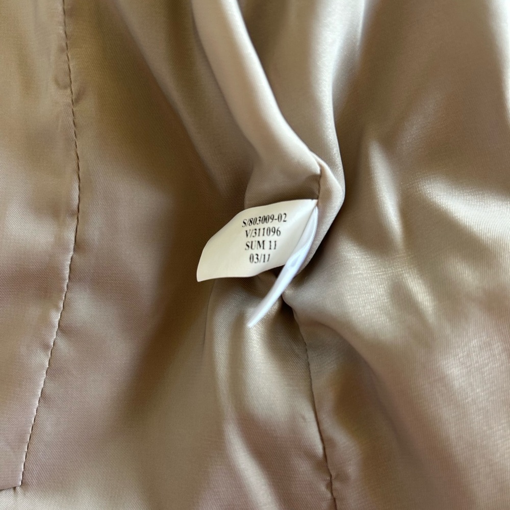 Banana Republic Women’s Beige Stretch Blazer - Picture 10 of 10